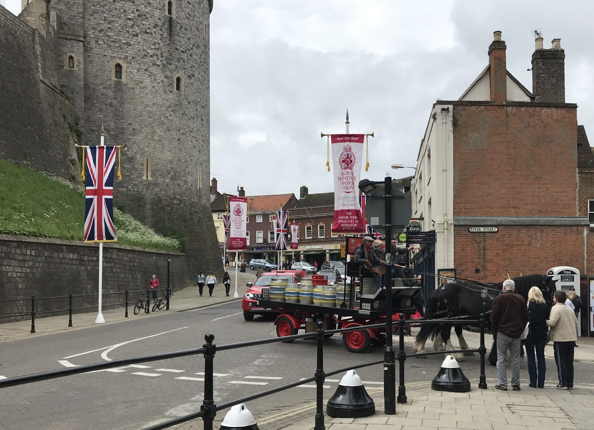 Horse-drawn brewery cart, Windsor – Yanks in the UK